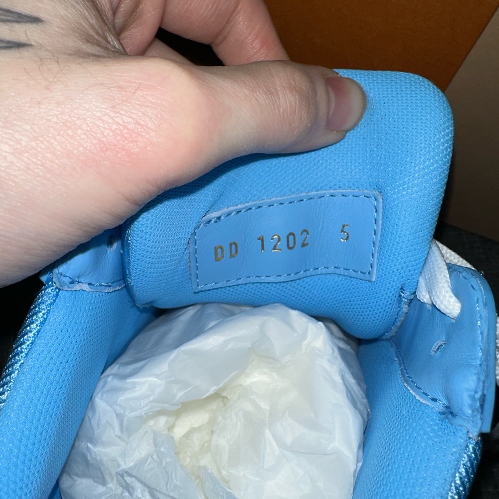 NWT Louis Vuitton Trainers Blue Embossed Monogram - Picture 8 of 10